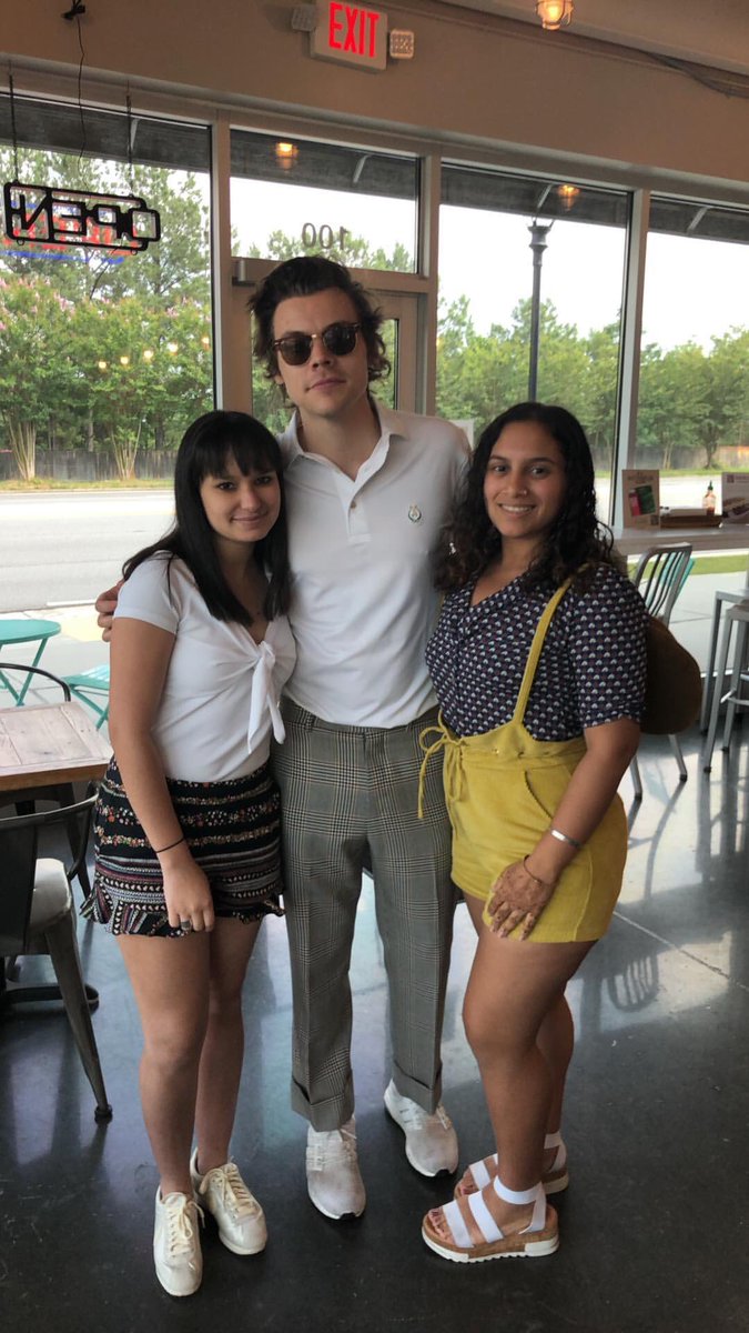 lasgrowns's tweet image. Harry con fans hoy en Georgia😍