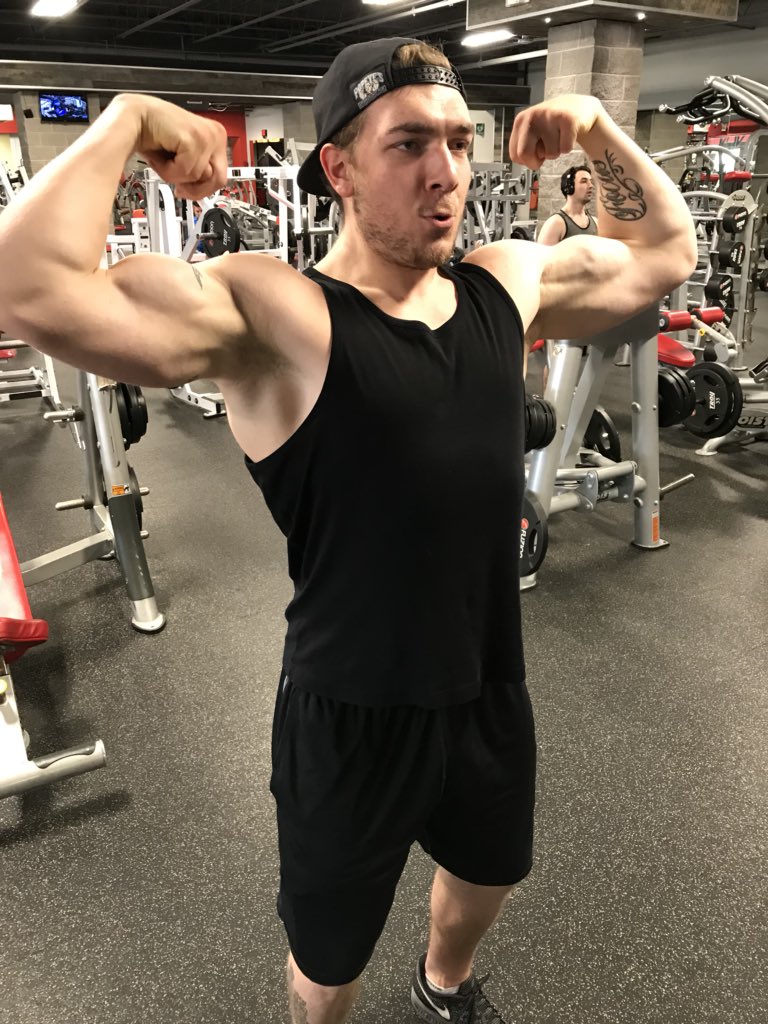 leecookcontact's tweet photo. When the lighting is decent and you feel PUMPED ๐ช
#score #feelgood #sunday #lifting #backattack #doublebi #gym #bodybuilding https://t.co/PfS2kVwLnj