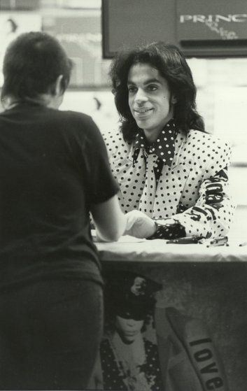 BlackMusicHstry's tweet photo. I See Your Picture Wherever I Go: @Prince in the @LIFE Archive #Prince60 https://t.co/VRKN9E2pLL https://t.co/tPCpRTAbaa