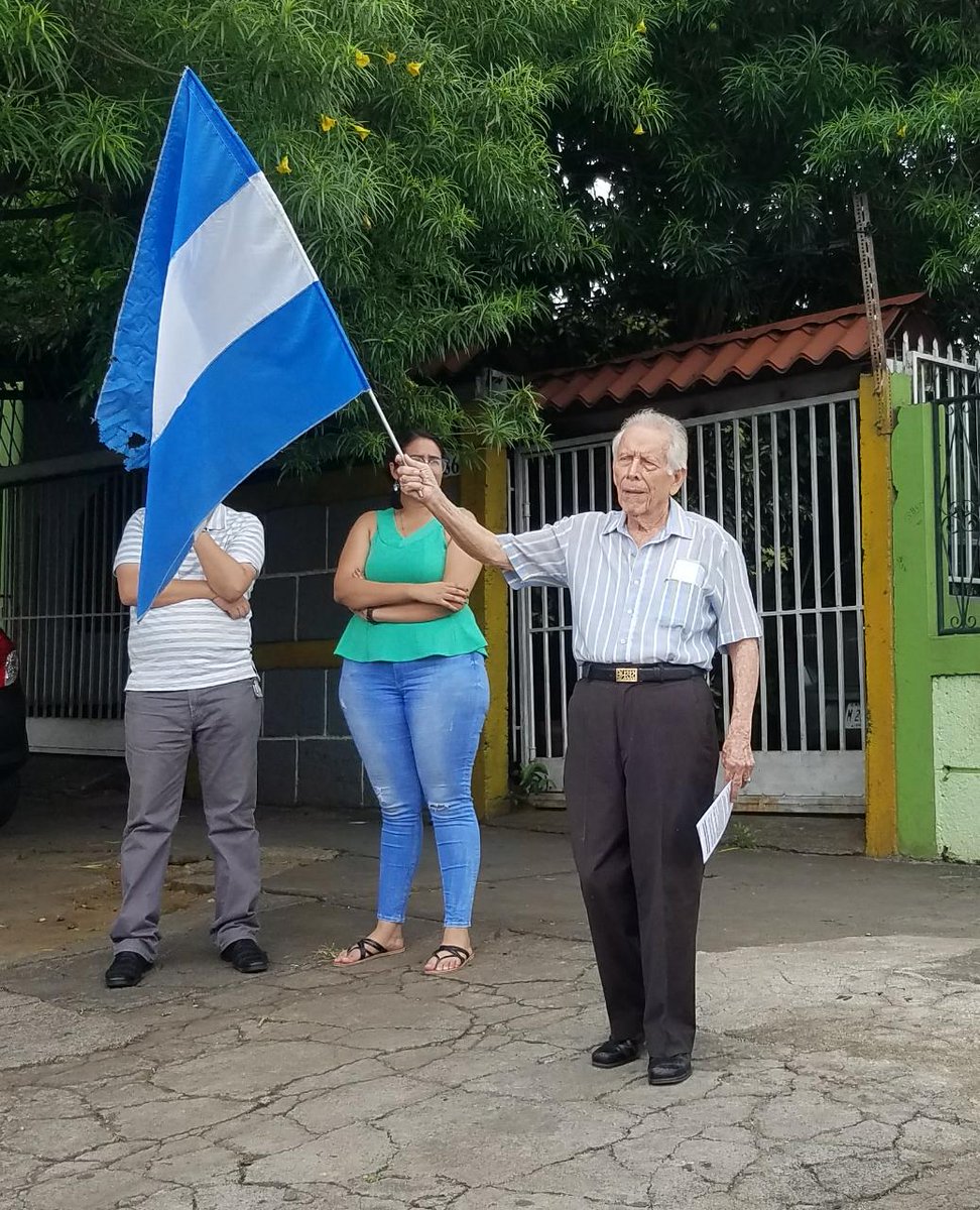 csr_vega's tweet photo. Porque como este señor, quiero una patria libre, yo tambien #GritoPorNicaragua #SOSNicaragua https://t.co/NQwYQu1Xyg