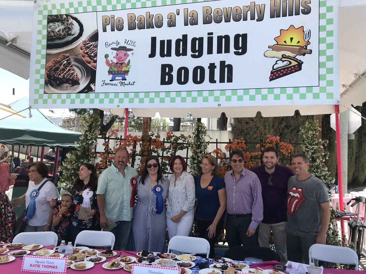 tommclaren1's tweet photo. Piesta time in Beverly Hills!  My wife @marymtweets w/the other judges &amp; this year’s winner #pie #bake #baker #dessert #BeverlyHills #piesta https://t.co/sa3fEmq8n3
