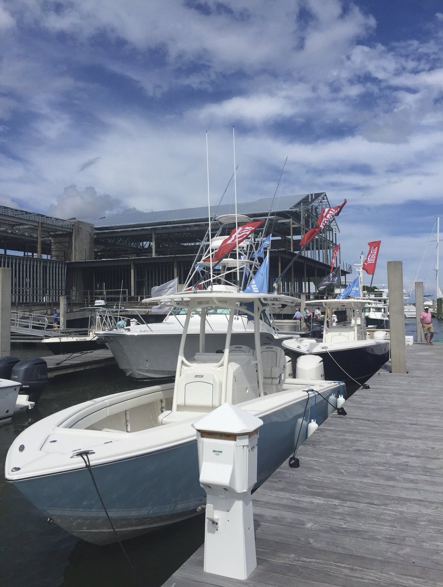 JupiterMarine's tweet image. The Jupiter 26 FS and 34 HFS are on display at the #BigRockTournament  infamous Pig Pickin’ kickoff event!! #StepAboardaJupiter 
.
.
#Jupiter26 #Jupiter34 #carolinablue #tournament #fishing #boatlife #sunday #fishon #centerconsole #boat 
-With @BluewaterYS @bigrockfishing