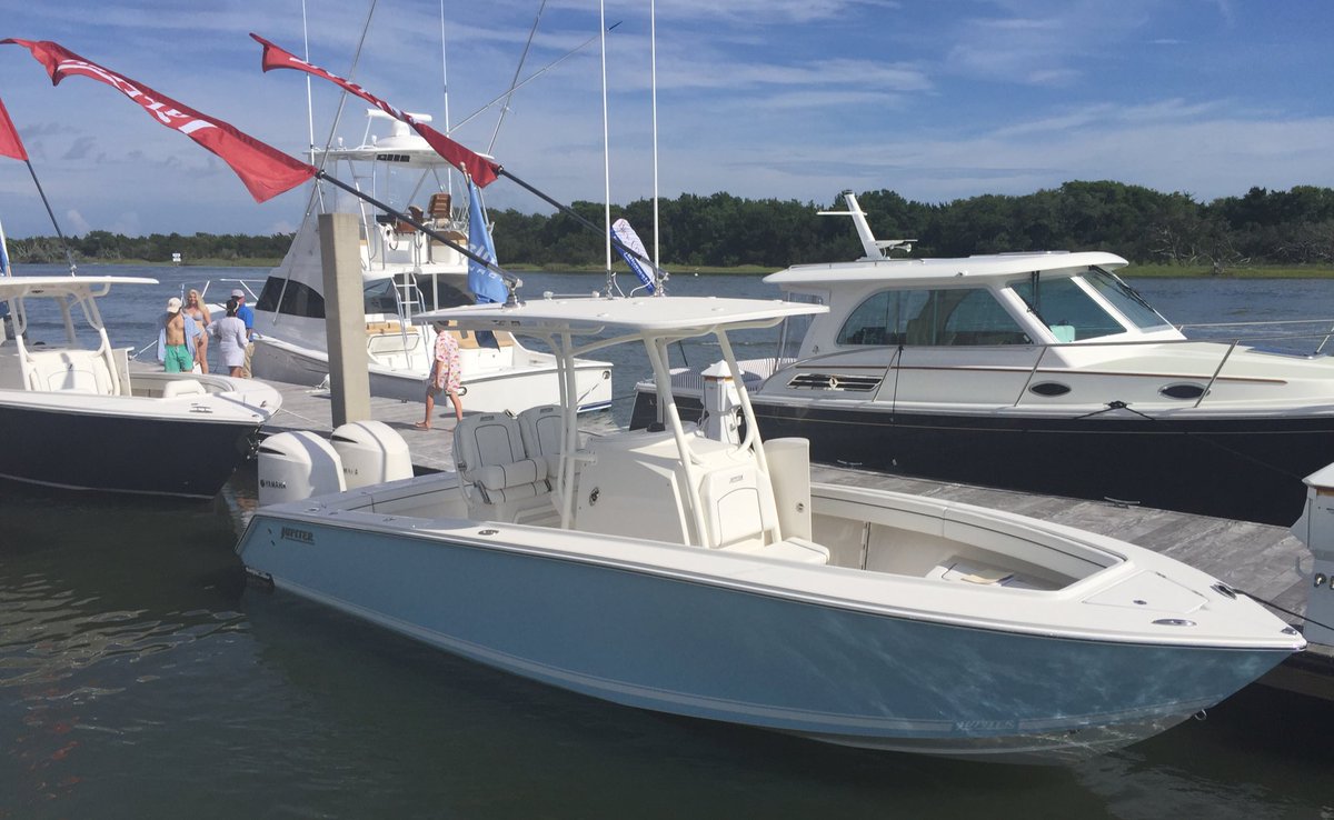 JupiterMarine's tweet image. The Jupiter 26 FS and 34 HFS are on display at the #BigRockTournament  infamous Pig Pickin’ kickoff event!! #StepAboardaJupiter 
.
.
#Jupiter26 #Jupiter34 #carolinablue #tournament #fishing #boatlife #sunday #fishon #centerconsole #boat 
-With @BluewaterYS @bigrockfishing