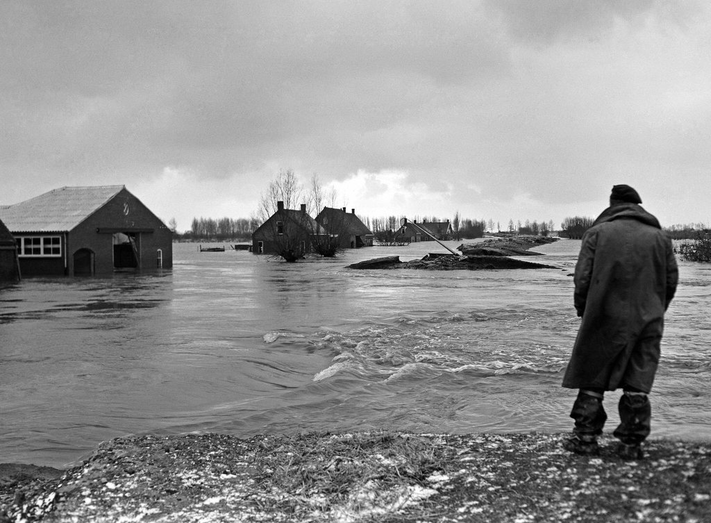 design_commons's tweet photo. “Water managers were the first rulers of the land. Designing the city to deal with water was the first task of survival here and it remains our defining job.” https://t.co/QYKpk99tk2 https://t.co/R203MY5qhq