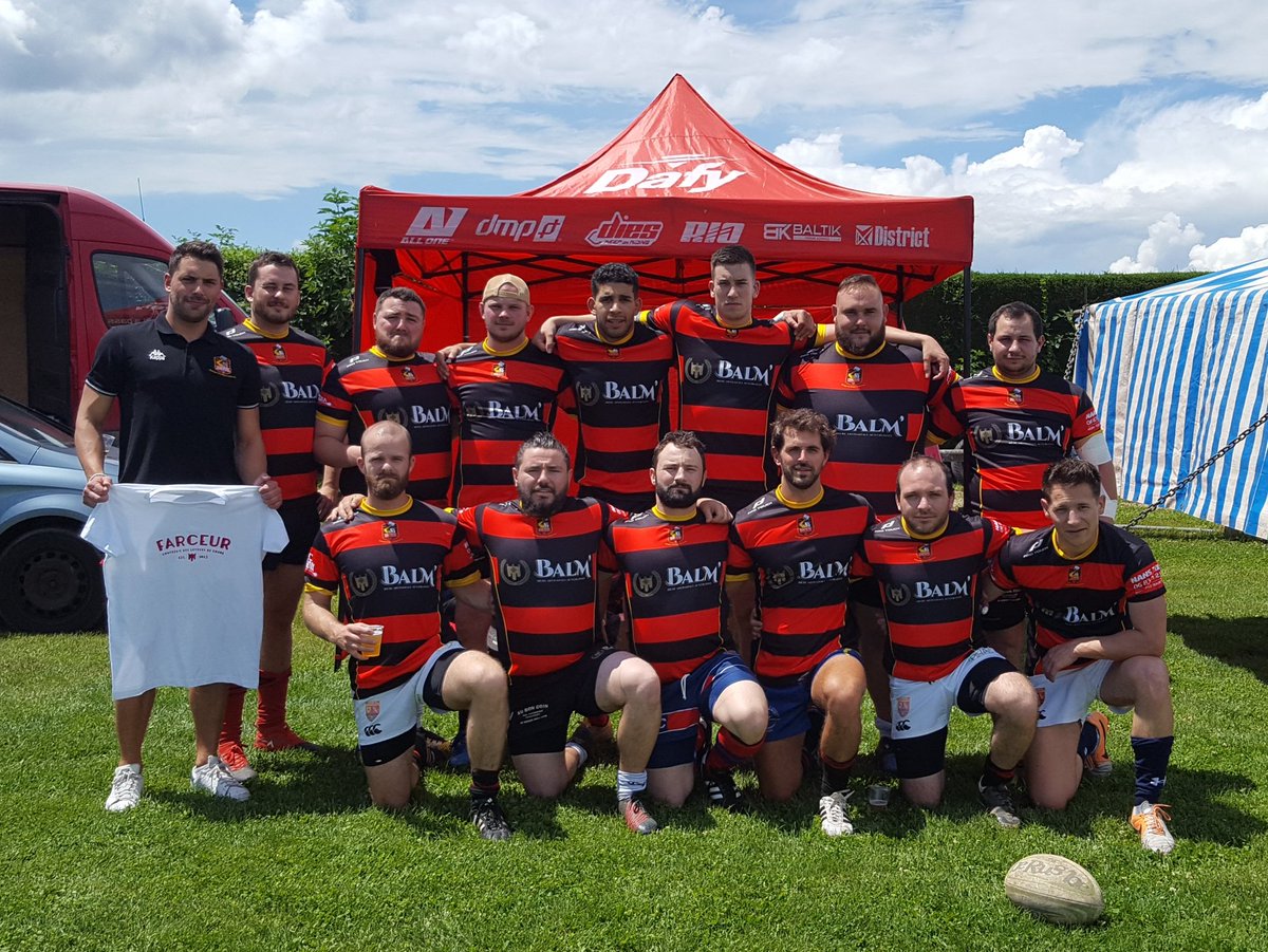 La_Conf63's tweet photo. Images de joie pour rendre hommage de la meilleure des façons à notre pote Matthieu. Bechigue et bringue quoi... Victoire sur le tournoi à 7 de #SaintBonnet https://t.co/lGmvBKBxJl