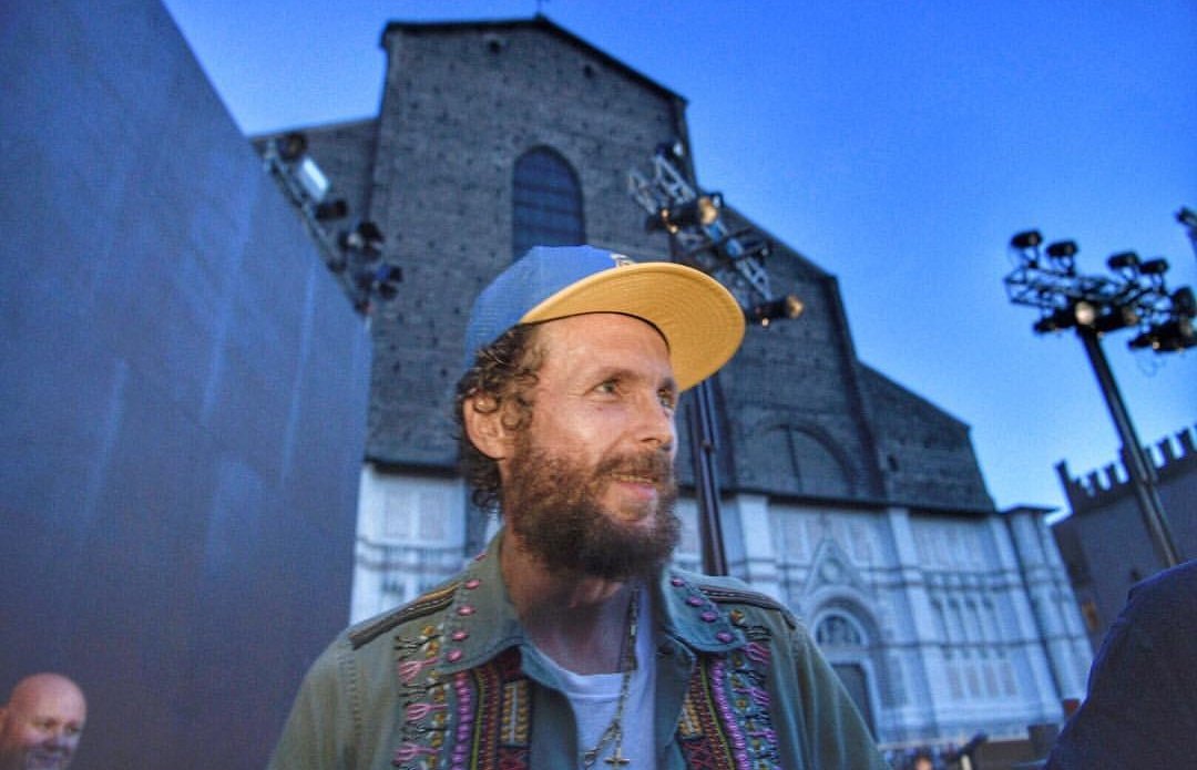 #repidee18, un dialogo tra il direttore di <a href="/repubblica/">Repubblica</a> <a href="/mariocalabresi/">Mario Calabresi</a> e <a href="/lorenzojova/">Lorenzo Jovanotti</a> sulla musica e il futuro. Sul palco anche <a href="/ernieassa/">ernesto assante</a>, @Ginocastaldo e a sorpresa <a href="/lucacarboni/">luca carboni</a>. Il talk che ha concluso la quarta e ultima giornata da Piazza Maggiore a #Bologna