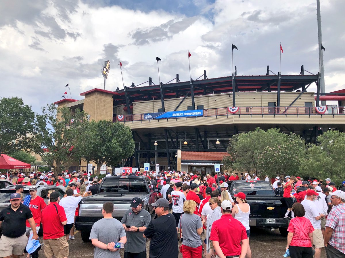 jbotros's tweet photo. Baseball’s alive and well in Lubbock, TX!  #RoadToOmaha #WreckEm https://t.co/KSKQeyYtAD