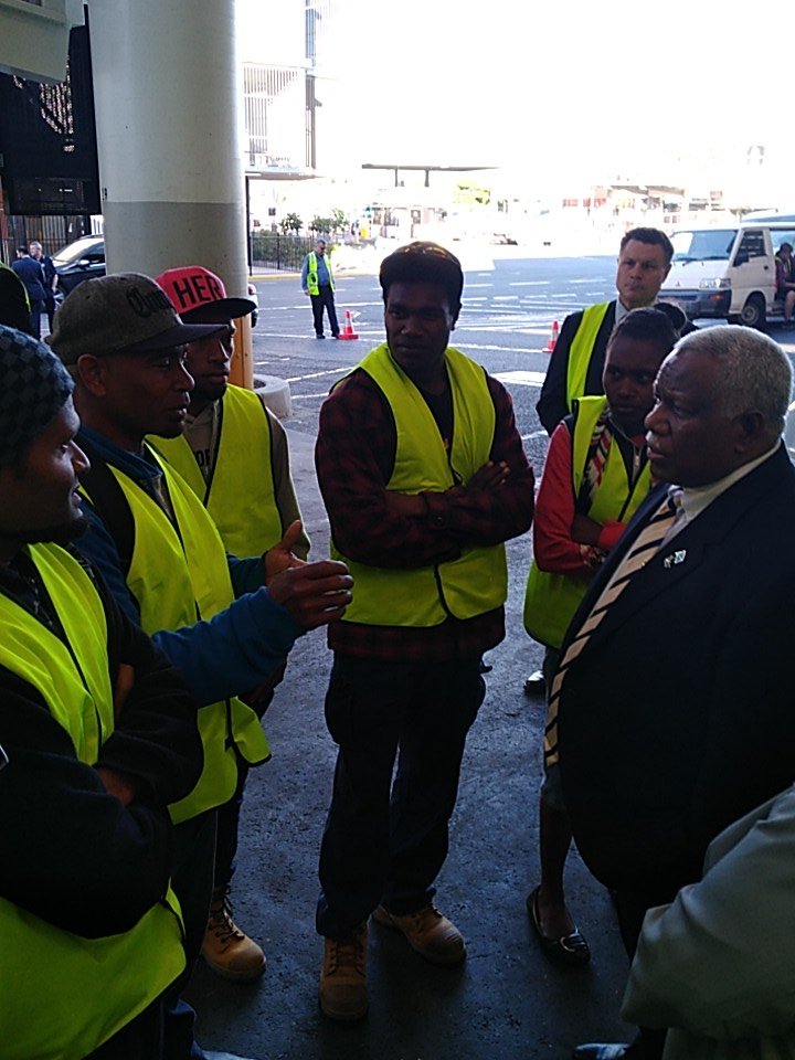 Aakwai21's tweet photo. "Work hard and faithfully", says PM Houenipwela to SI seasonal workers.
#StateVisit #PMHou #Day2 https://t.co/oOBJSq6xGa