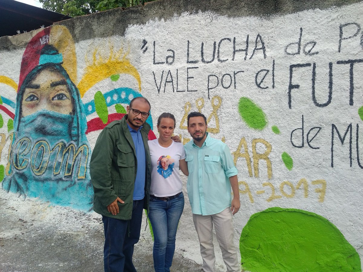CarlosJRojas13's tweet photo. Conmovedor homenaje el realizado a nuestro joven mártir #NeomarLander a pocos metros de su casa en #Guarenas, quedó hermoso el mural diseñado por el artista plástico @andartes_1 el cual pintamos junto a sus vecinos y familia ¡La lucha de pocos vale por el futuro de muchos! #10Jun https://t.co/IDrUR1zsJG