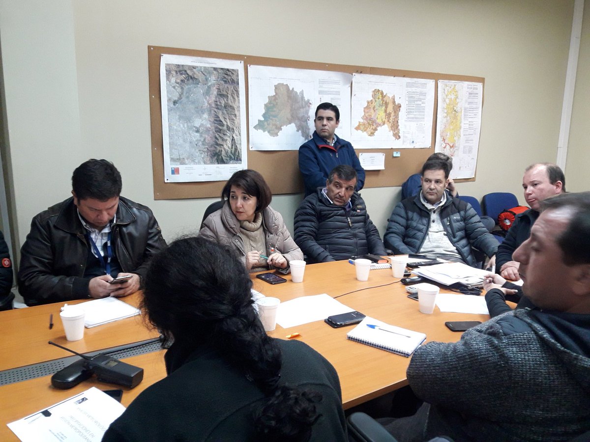 DelegacionStgo's tweet photo. Delegado Provincial @enriquebeltrann en mesa técnica de trabajo en #OnemiRM para abordar sistema frontal. En la ocasión participan @Carabdechile, @PDI_CHILE, @CGE_Energia, @Serviu_RM, @EnergiaRM y @MTTStgo #ProgramaInvierno2018 en la #RMdeTodos https://t.co/WpkgPM4V9y