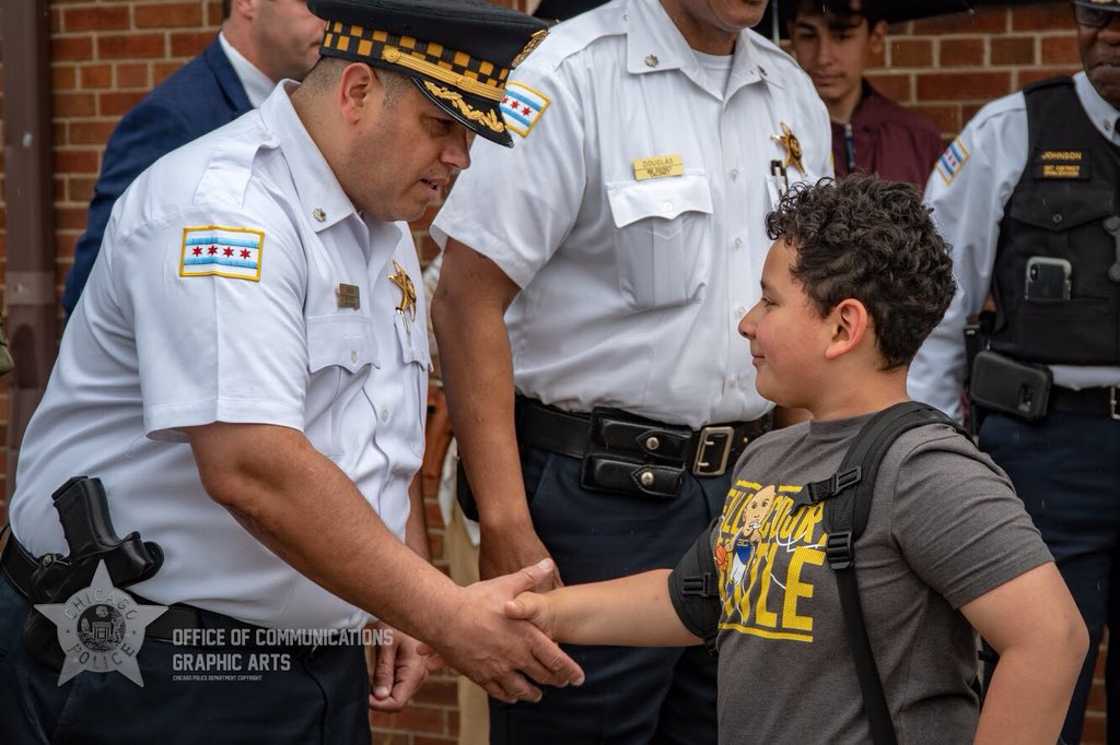 Chicago_Police's tweet photo. Police Officer Alex Valadez was remembered and honored when Supt Johnson and dozens of @Chicago_Police Officers surprised his son, Alex Valadez Jr, on his last day of school. https://t.co/UrmidU11BY