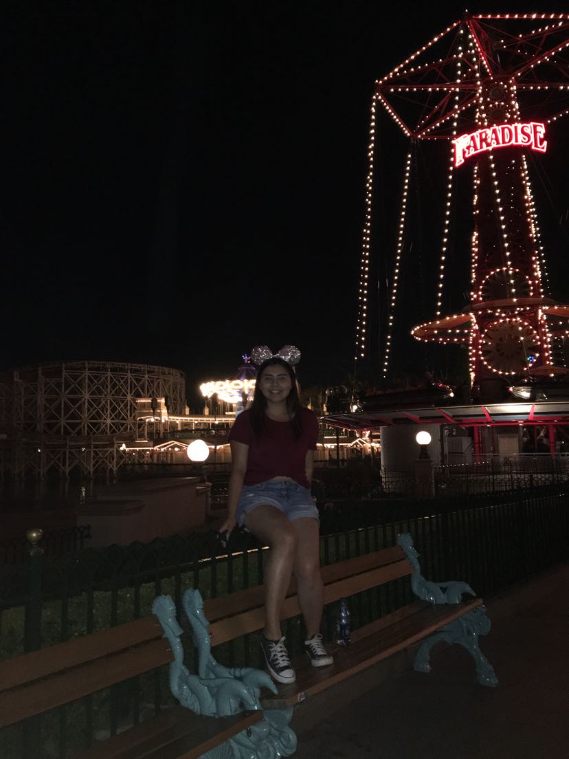 jackychavez14's tweet photo. First time going to Disneyland glad I got to spend it with my friends โค #GradNite2018 https://t.co/TFGlWtZzNh