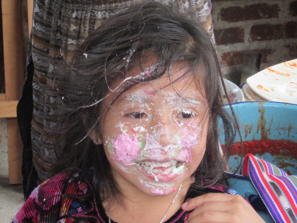 murraygunn's tweet photo. Is this Guatemalan birthday tradition worth copying? https://t.co/j7HYx6bjiH #culture #guatemala #birthdaycustoms https://t.co/qtteojEust