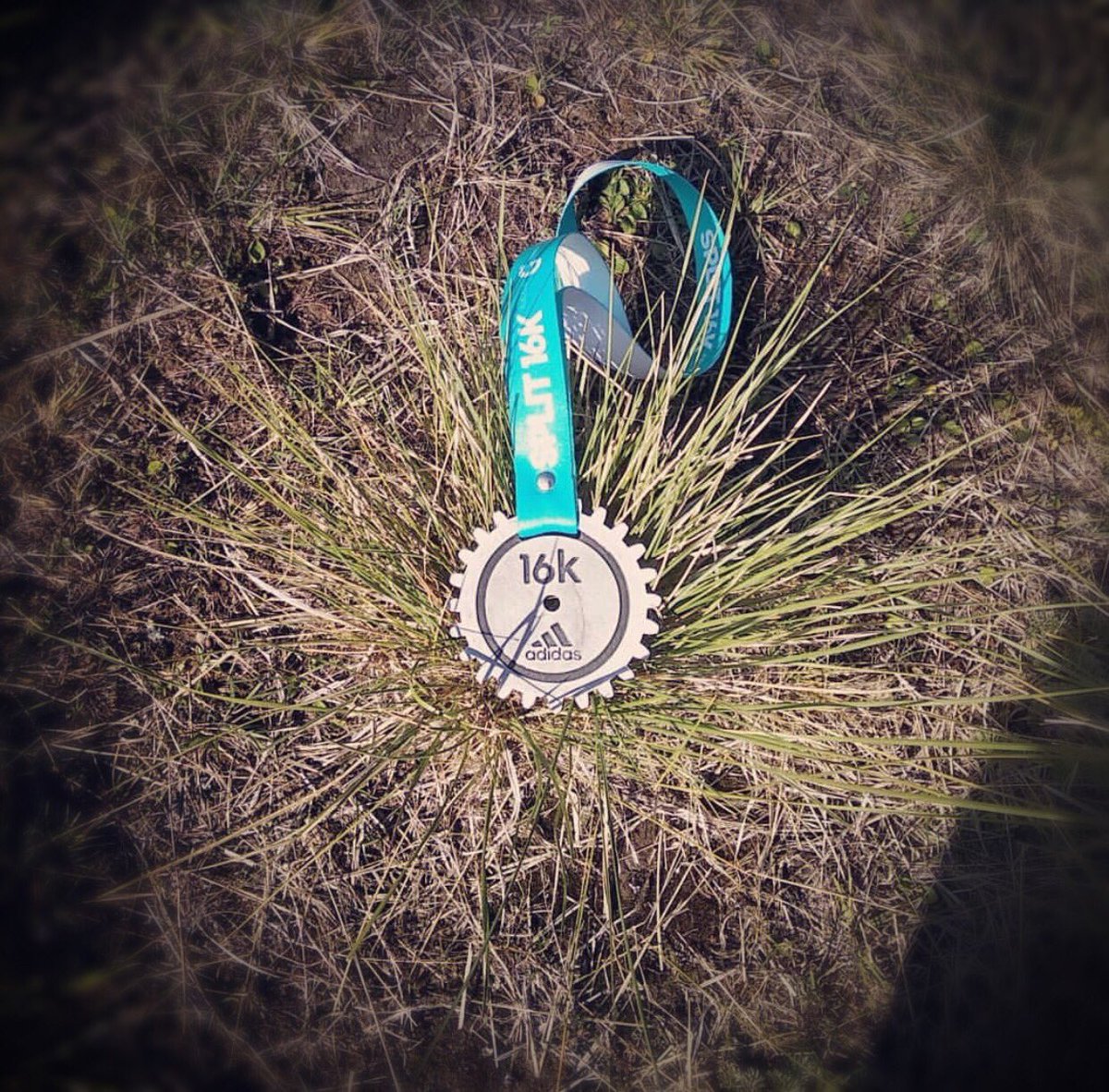marcozhall's tweet photo. No huyo de un reto porque tenga miedo. Al contrario,corro hacia el reto porque la única forma de escapar al miedo es arrollarlo con tus pies.
@yoelegicorrer1 @LoveRunSmile @ElegiCorrer #SplitAdidas16K #TakeChargeMexico #AdidasRunning #YoElegiCorrer #CorrerMeHaEnseñado https://t.co/vbrTzMW3j1