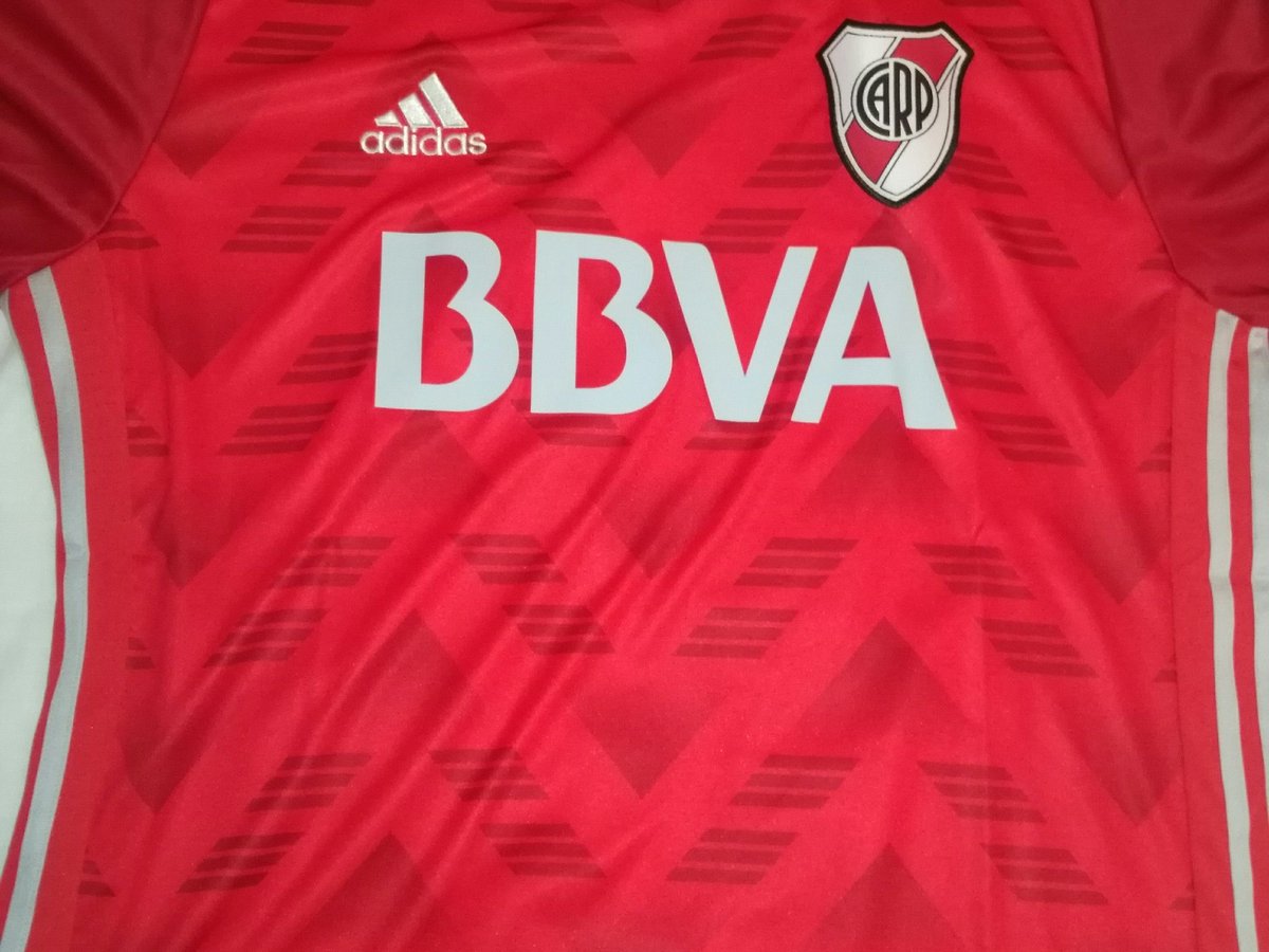 Atentos hinchas de #River!! El 14-6 se sabe quién se lleva esta camiseta. RT y con eso, quedas anotado/a para el sorteo. Vamosssss!!!