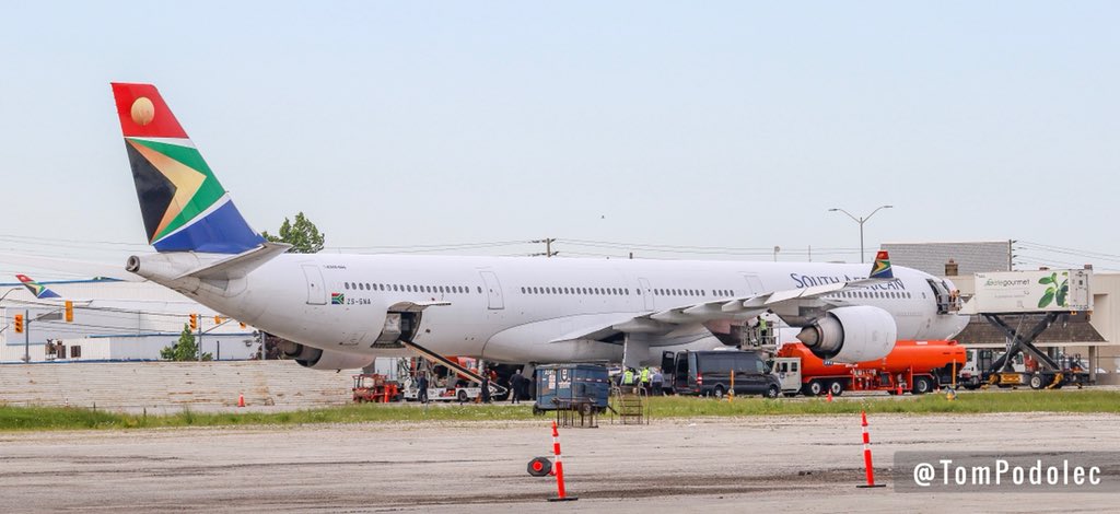 TomPodolec's tweet photo. PHOTOS
South African Airways
ZS-SNA Airbus A340-600
Now pushing for departure to Cape Town, South Africa. Departing runway 05
#G7 #G7Charlevoix
#SA2985 #LMG1 #SA1 #SAA1 https://t.co/GxD9xGL6Y2