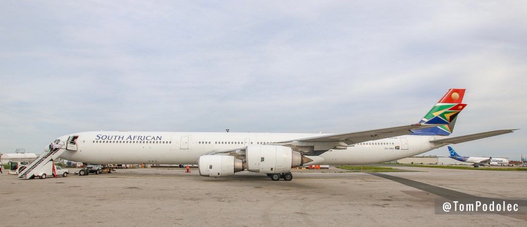 TomPodolec's tweet photo. PHOTOS
South African Airways
ZS-SNA Airbus A340-600
Now pushing for departure to Cape Town, South Africa. Departing runway 05
#G7 #G7Charlevoix
#SA2985 #LMG1 #SA1 #SAA1 https://t.co/GxD9xGL6Y2