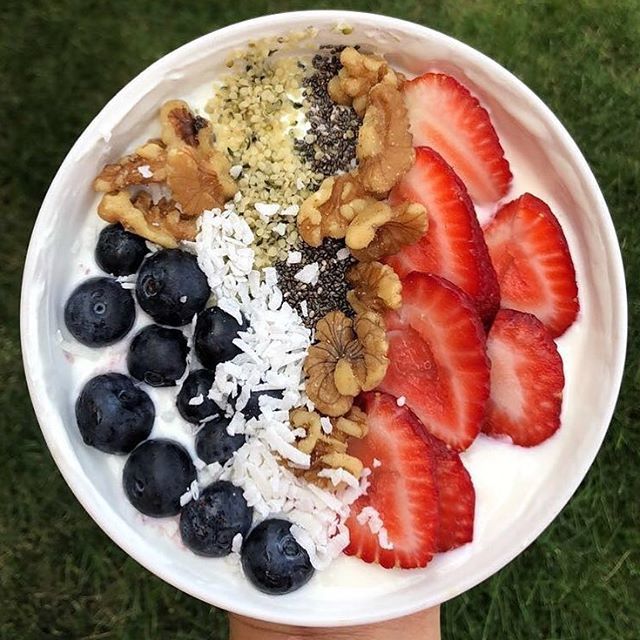 cidbotanicals's tweet photo. Yogurt bowl By @blackmamba0711
.
Yogurt, Stevia, blueberries, strawberries, chi seeds, walnuts, hemp seeds and coconut flakes ❤️ https://t.co/n3NfLmPYCg https://t.co/rrV9aJGist