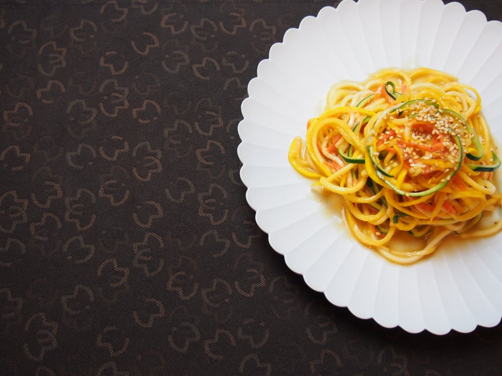 bukken_everyday's tweet photo. 6月11日<麺の日>

毎月11日。「11」が細く長い麺に見えることから。

【レシピ】野菜をカットして麺に!?　ヘルシーでおいしい「ベジヌードル」 https://t.co/bgQvUY6Z7m #funcookinglab

#精進料理 #料理 #レシピ https://t.co/oBr8lchYc6