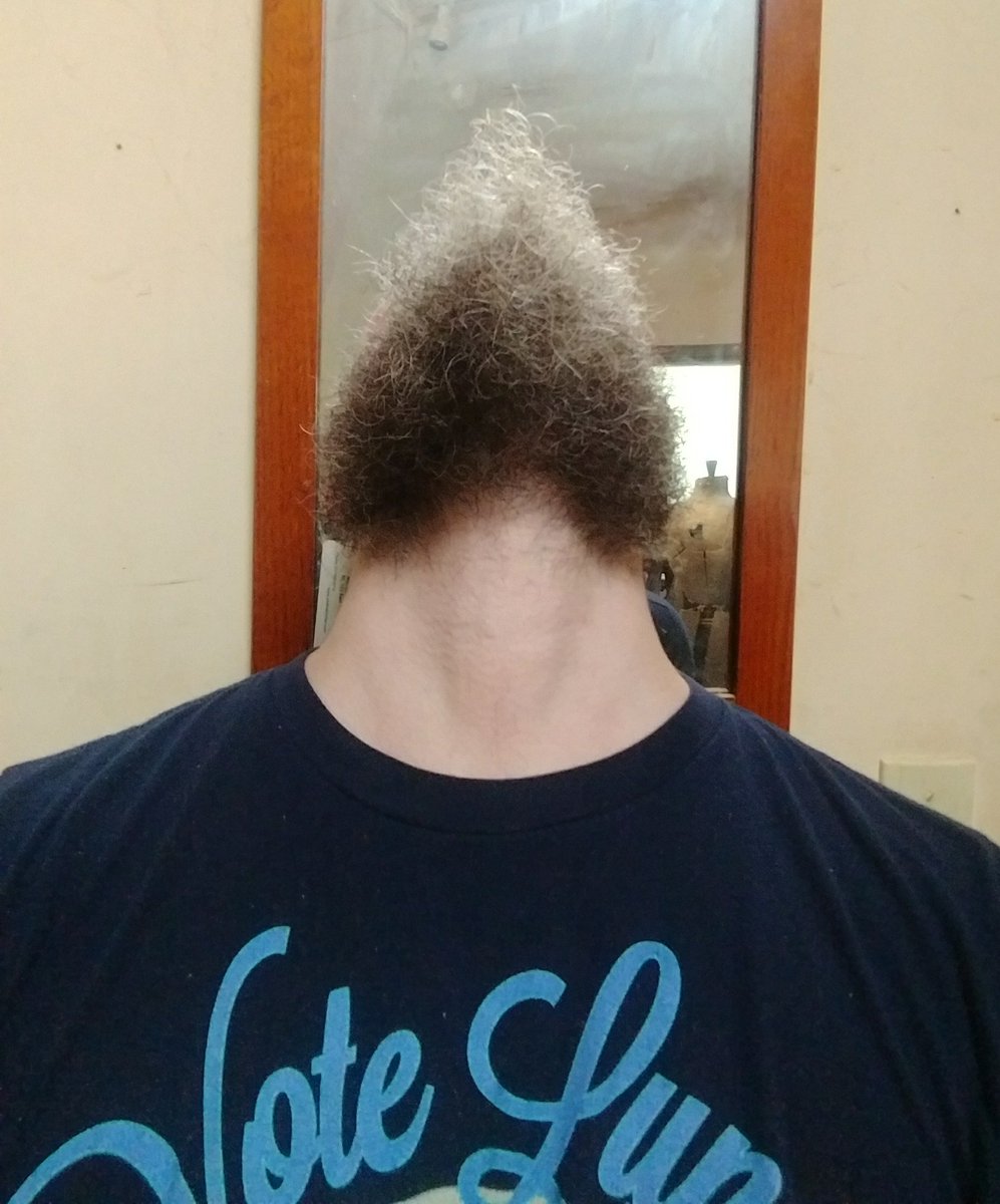 FaustianGent's tweet photo. @MadeleineSwann #SelfieSunday
#beardsfrombelow https://t.co/IKYA7PPA7j