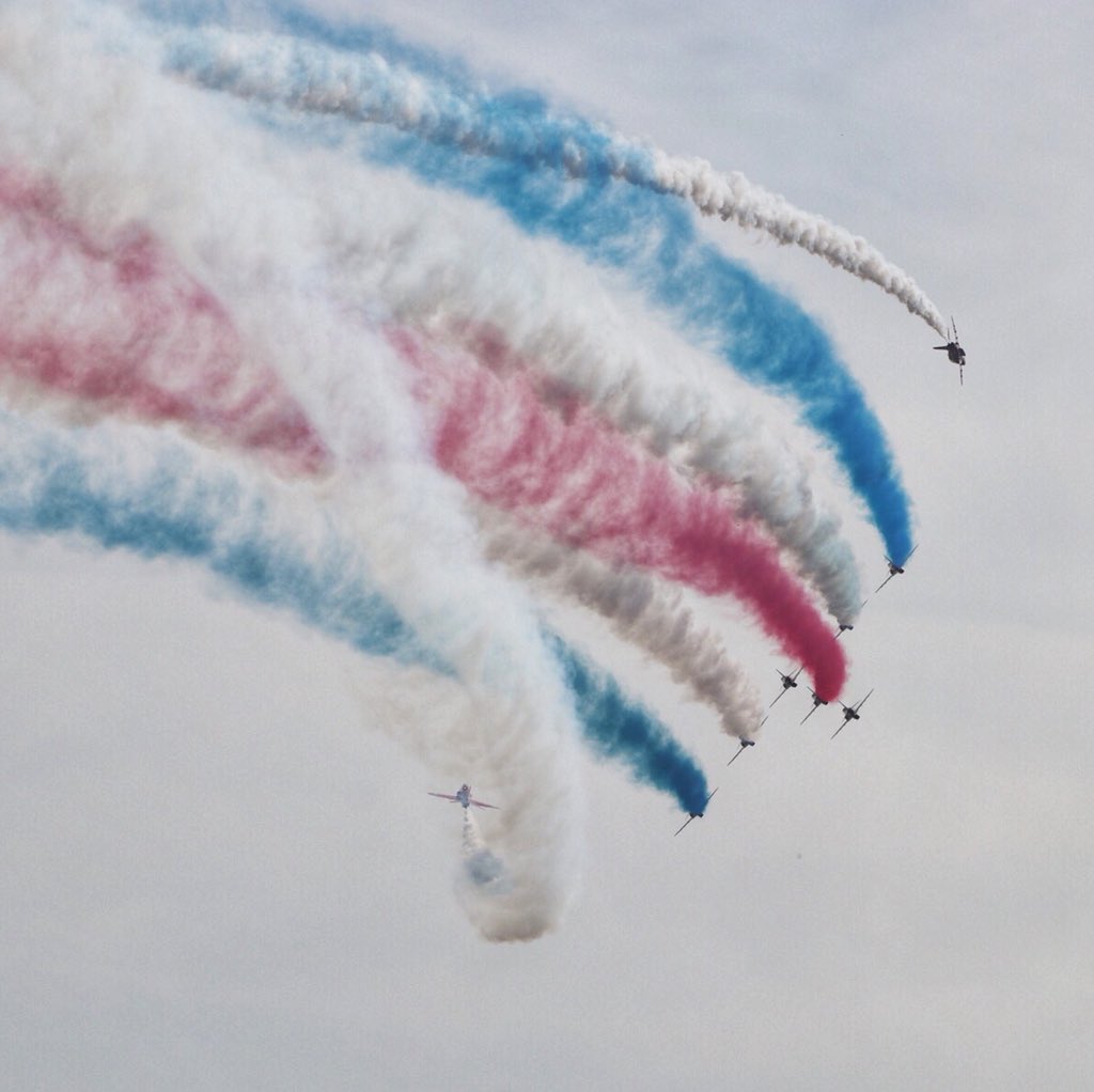 EssexHebridean's tweet photo. @jaycawston @DyeTeam2018 @cosfordairshow Good work guys - colour looked strong! ππΌ #ColourMagicians forever! https://t.co/36zX5mgDH9