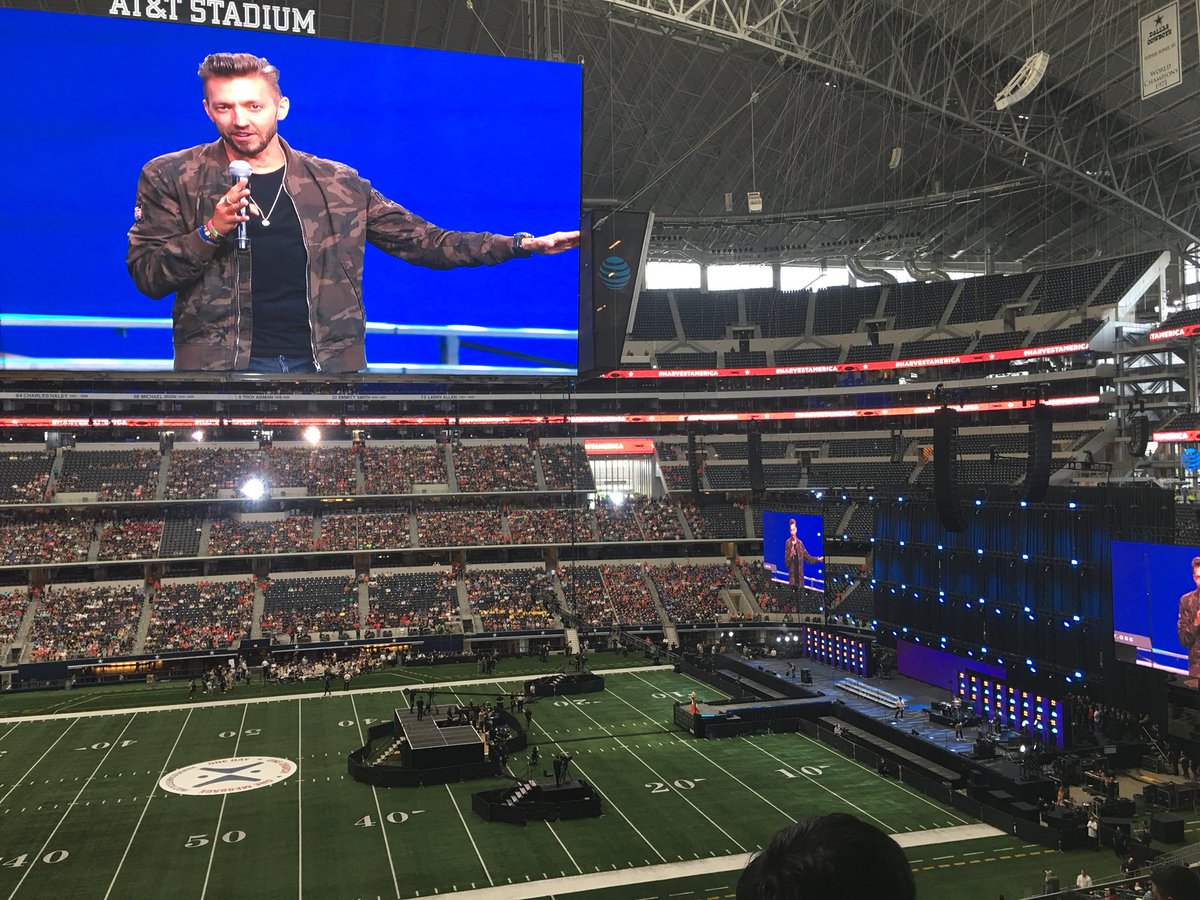 Fun with the family at AT&amp;T Stdium #HarvestAmerica