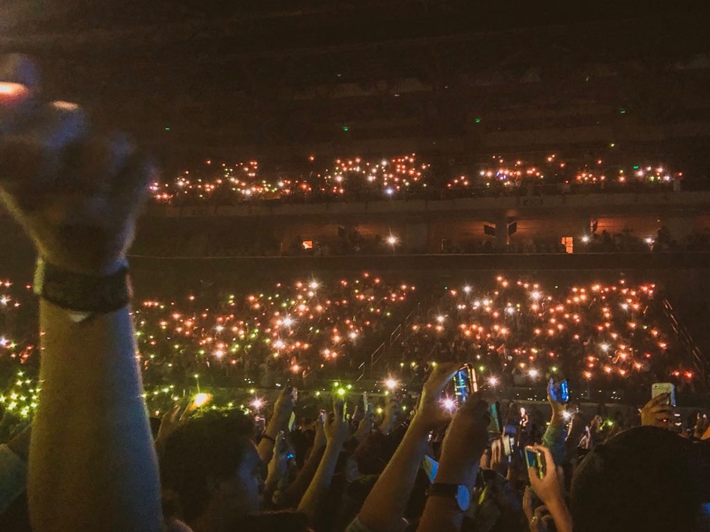 kiwitharry's tweet image. THIS WAS IN MY COUNTRY, MY CONCERT DAY, MY FAMILY, THE FILIPINO FANDOM, WE WERE SO BEAUTIFUL, LAST NIGHT WAS AMAZING, EVERYONE HAD A GREAT TIME. I&apos;M PROUD.

#FlickerTourManila
#FlickerTourMNL