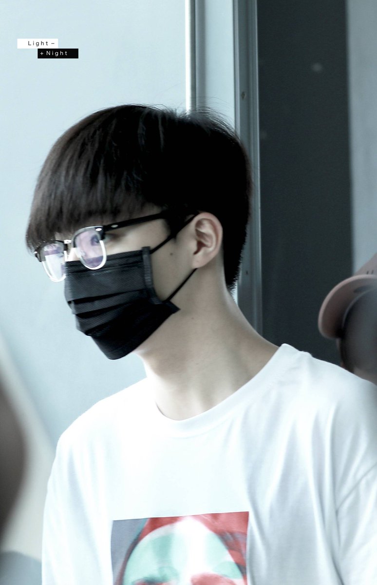 ChenLinongTeam's tweet photo. 180611 | #ChenLiNong @ Nanjing Airport departure ✈ Beijing

Cr.Light_Night_1003

#THXwithLOVEinNanjing
#ChenLinong @n30201 #NINE
#陈立农 #Ninepercent #陈立農 #百分之九少年 @NINEPERCENT_IC #百分之九 https://t.co/DCemJe29mn