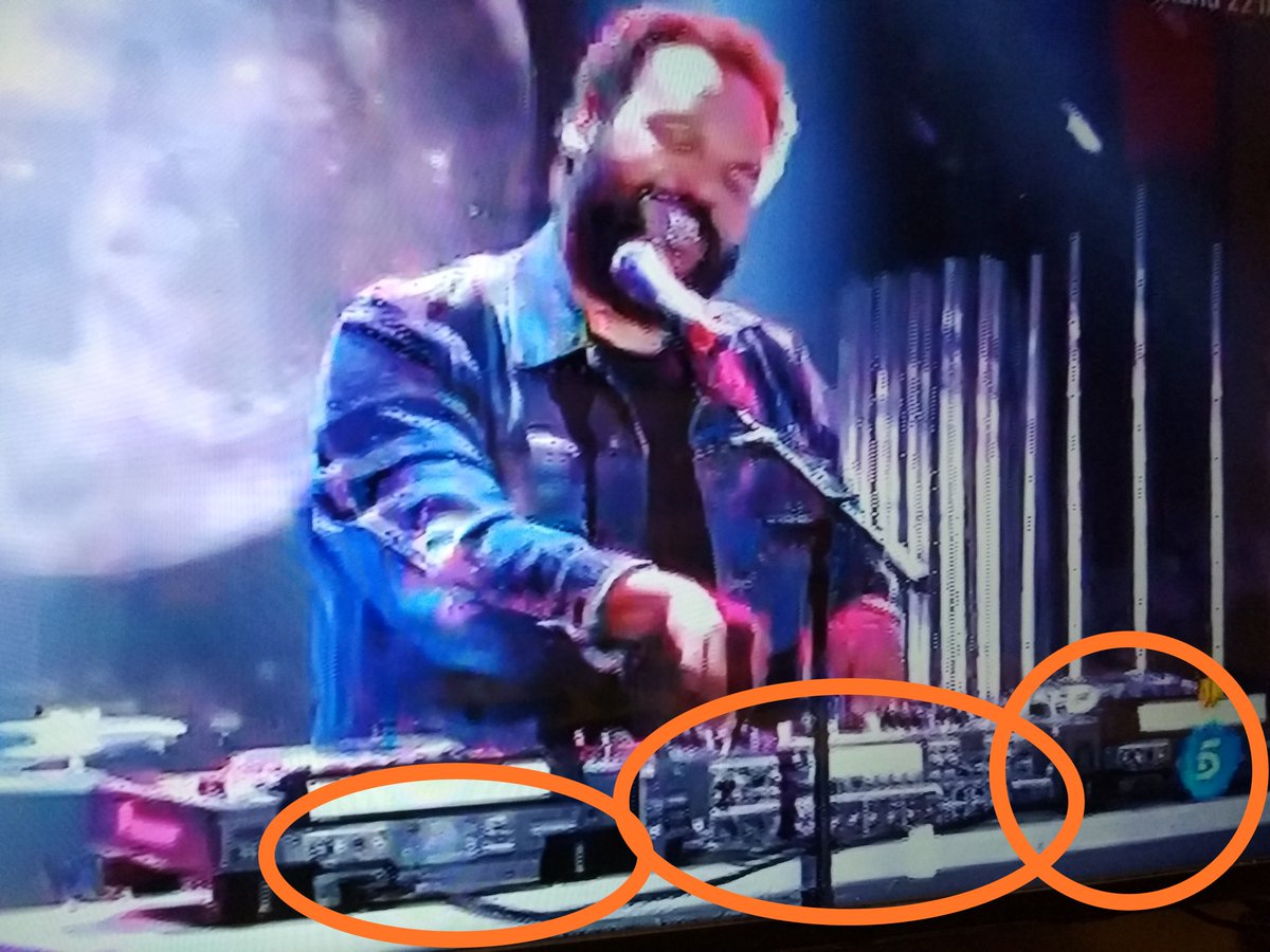 kinoya2's tweet photo. Ministro de cultura musical!! #ConexionHonduras13 #Rusia2018 #fakedj #lineoff ya no molas @carlosjean https://t.co/Dg0WqXXcEY
