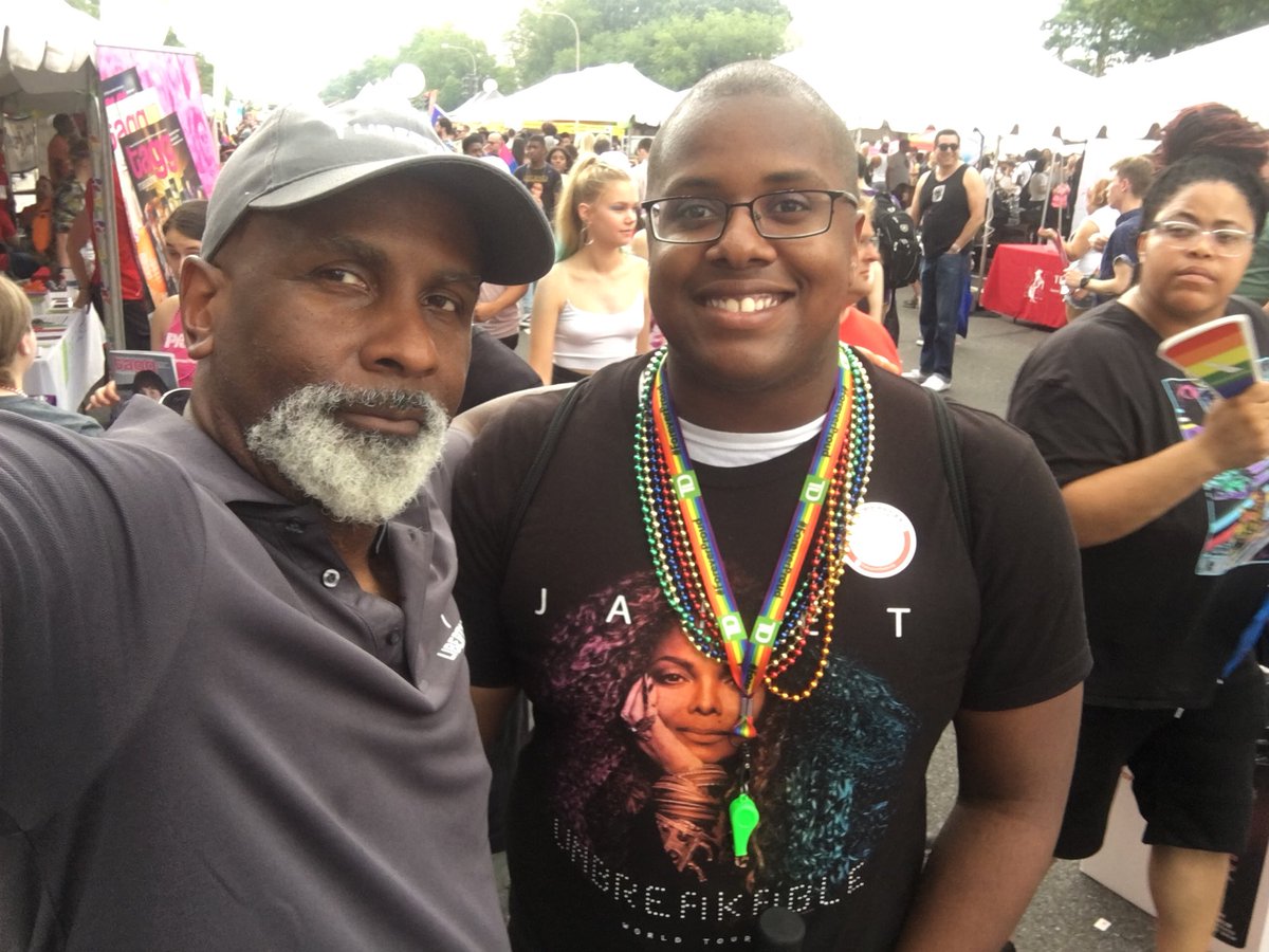 Shawington's tweet photo. “I’m voting for you.” @CapitalPrideDC #DCision18 @LibertarianDC #TurnDCGold #LiberateDC #GoldRush2018 #FreshSolutions https://t.co/IdOAEfEeMz