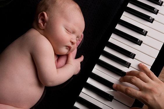 jsanchezpiano's tweet photo. Tesher is 7 days old and is a great sleeper. His mommy is a piano player... https://t.co/kyfXGVJxzw
