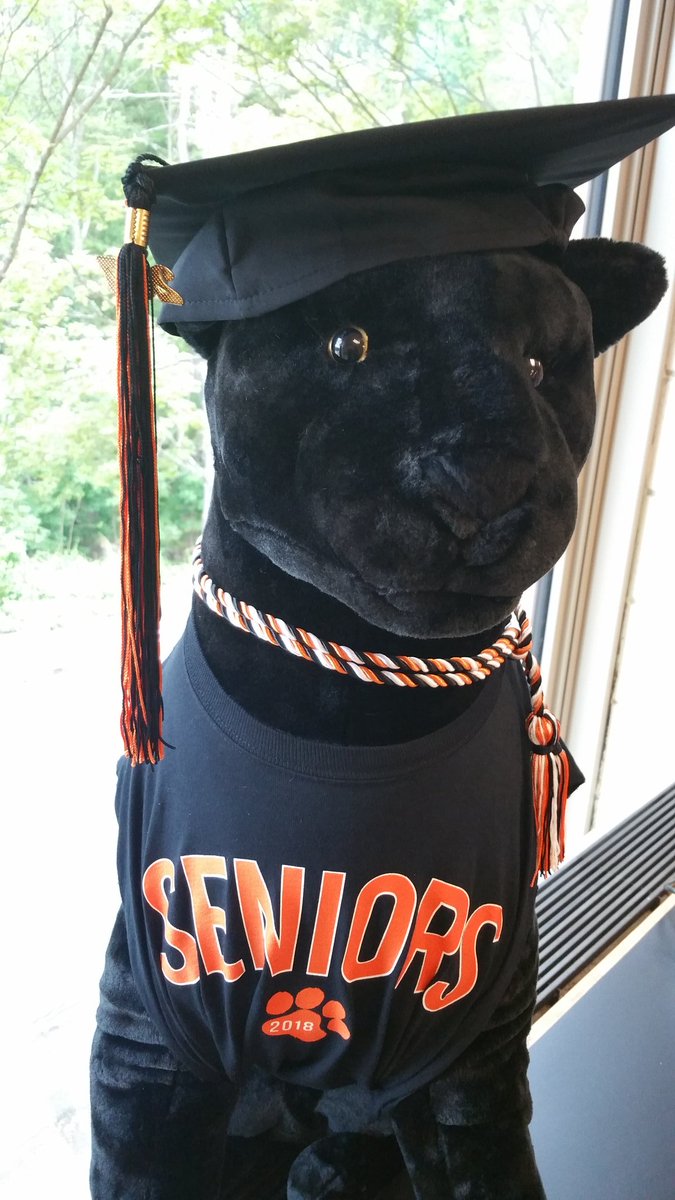 LShomphe's tweet photo. #pat
#graduationfun https://t.co/64LitDSRJW