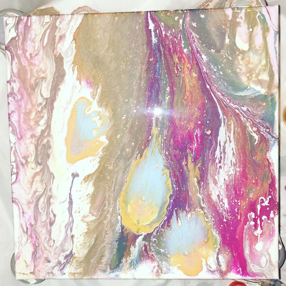 mandiegogh's tweet photo. This is what behind the scenes looks like. #fluidart #paintface #chaos https://t.co/PvjU70Yxmb