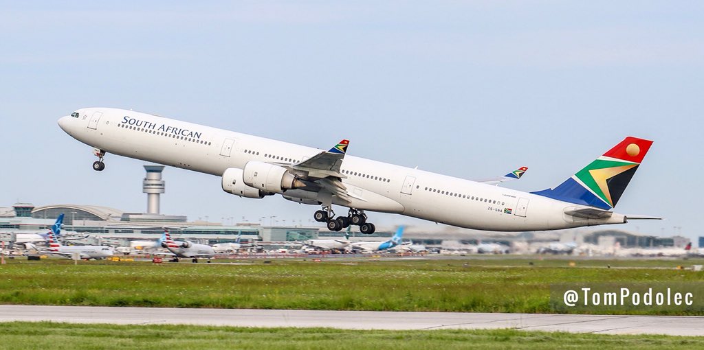 TomPodolec's tweet photo. Departure...
South African Airways
ZS-SNA Airbus A340-600
Departed Toronto off runway 05. Heading home to Cape Town, South Africa.
Thanks for visiting. Beautiful aircraft and livery; a nice treat.
#G7 #G7Charlevoix
#SA2985 #LMG1 #SA1 #SAA1 https://t.co/lXLZDoEnWt