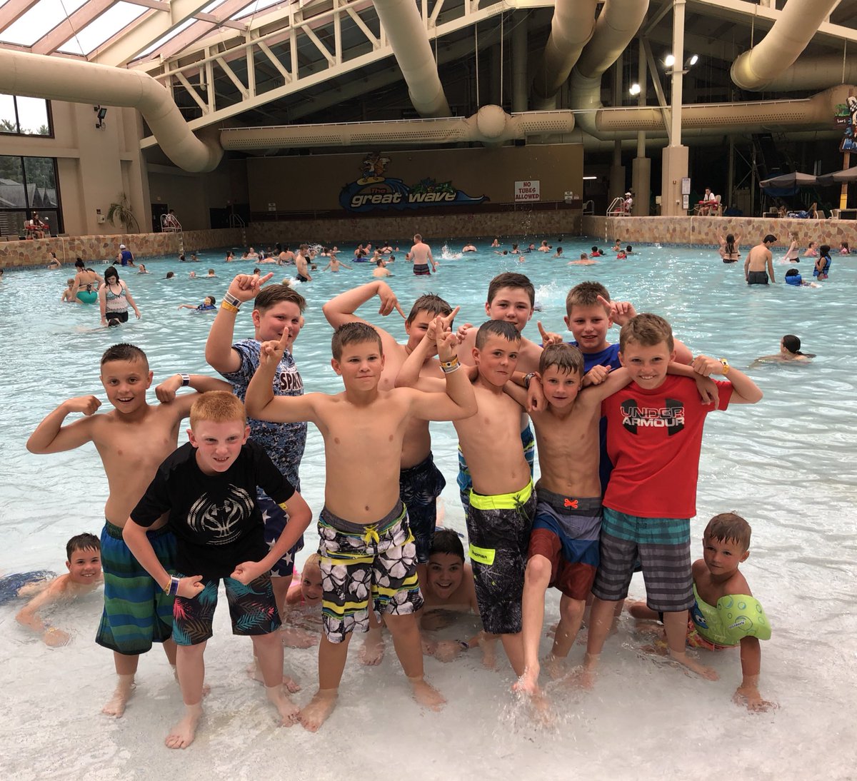 SJOSelect's tweet photo. Wisconsin Dells Tournament... water slides and baseball #doesntgetmuchbetter https://t.co/Y0H4mzSNMS