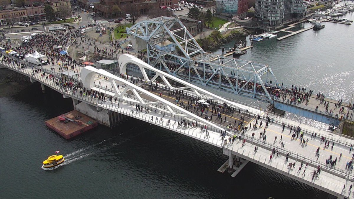 CityOfVictoria's tweet photo. Well, that's a wrap on the weekend work of the Dynamic Beast - it will be leaving the harbour shortly with the last pieces of the old Blue Bridge. Thanks for the memories Old Blue, but also welcome to #yyj 's new view looking towards the Upper Harbour #hellonew #goodbyeblue #jsb https://t.co/OhPRAQHadi