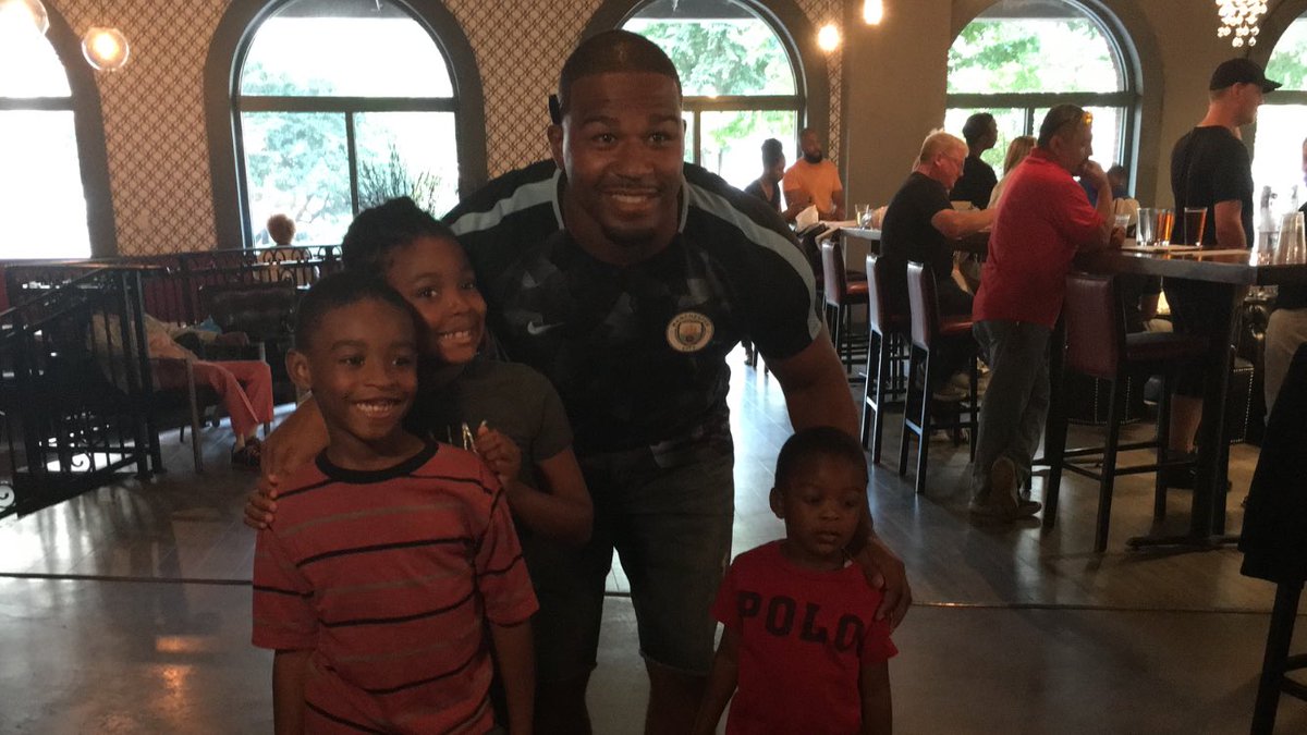 jkatzenstein's tweet photo. Saints linebacker Craig Robertson hosting about 100 kids at a charity bowling event tonight through Strikes for Kids. https://t.co/Ph6JD1ZBHr