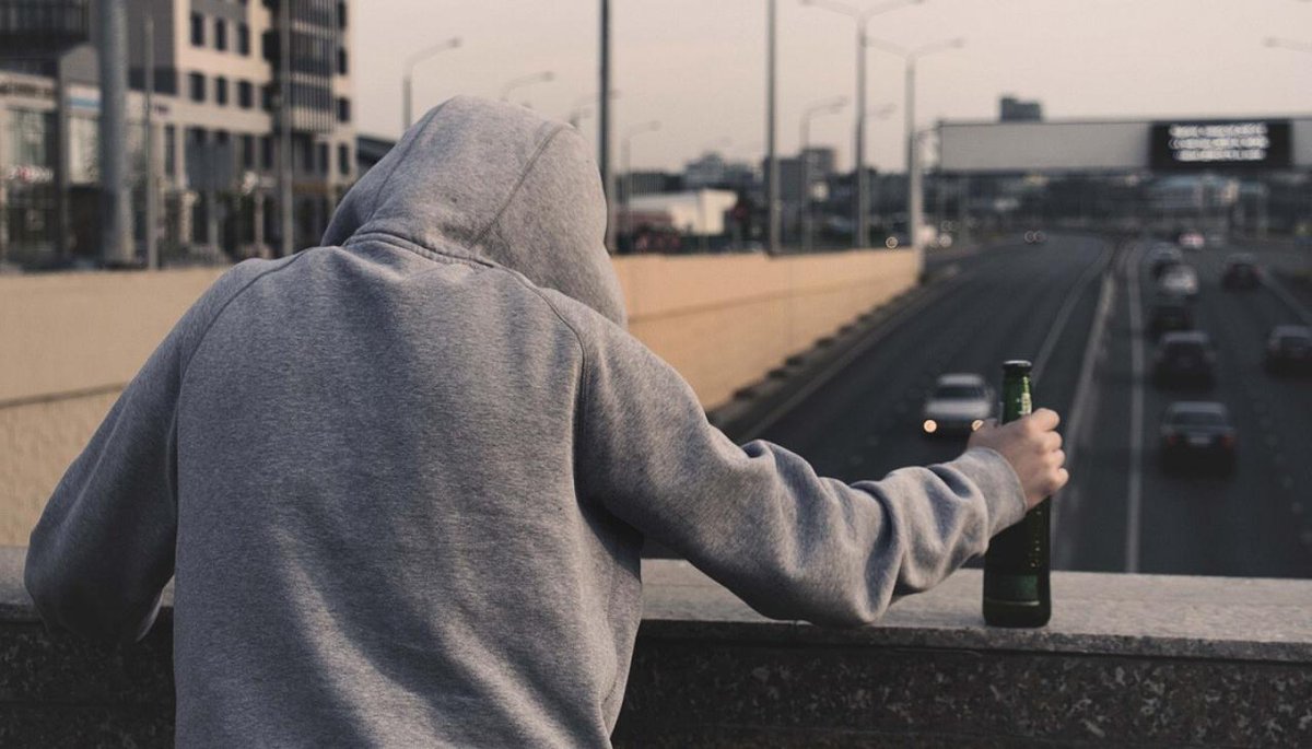 Triple0_Medical's tweet photo. An estimated 780,000 Kiwis are hazardous drinkers and with direct links to violence, cancer and mental health issues, more needs to be done. Here are some thoughts from Dr Warwick Bagg of the University of Auckland on how we should tackle the issue. https://t.co/wXrgnEe8uo https://t.co/5CLoqFmmuH