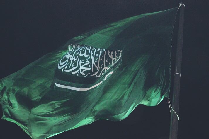 Badermasaker's tweet photo. قلب العالم النابض بالإنسانية..
وروحه الجامعة على الخير والسلام..
ويده المساندة لكل صديق وشقيق..
ودرعه الحامي عن كل عدو.. 
هذه هي بلادي، #هذي_هي_السعودية. https://t.co/ATyf2LSDB8
