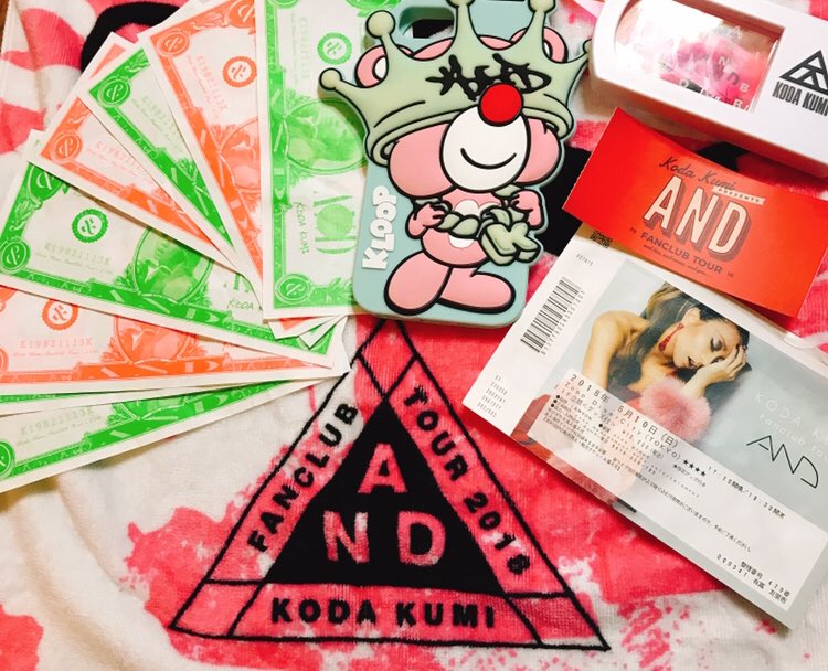 yuri93tommy's tweet photo. やっときた私のANDtour!
9日昼10日夜に♬前でも後ろでも楽しめた!前だと争奪戦がまぁすごい笑 テープを目の前でかっさられ、諦めて目の前見たらくぅちゃん♡テープよりも良いものを♡ 写真ない人もいるけど色んな人と話せて充実のANDtour!thanks!
#倖田來未 #こぉうだくみ
#ANDtour #funclubtour https://t.co/XBUc1Y9V5V