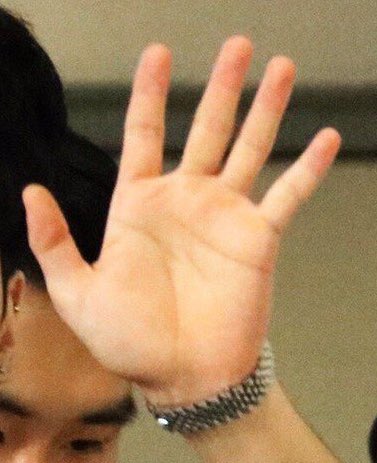 who saID jonghyun's gay skahbakak ok take a look at this thread first and you'll know