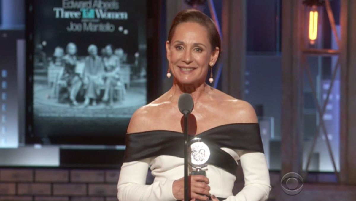 Laurie Metcalf wins her second Tony for Best Performance by an Actress in a Featured Role in a Play for 'Edward Albee’s Three Tall Women'
Full list of winners: share.ew.com/YODsOY6