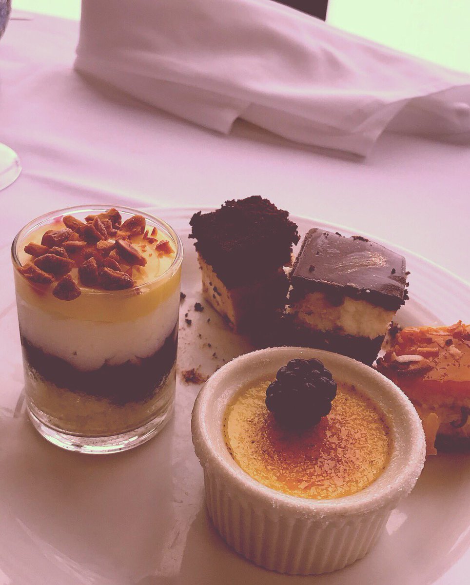 BattonNick's tweet image. What an adventure today 🏙💏🥂 #chicago #bombobar #skydeck #gucci #coach #sheddaquarium #science