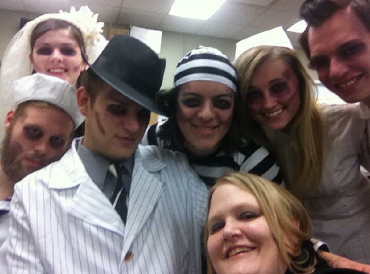 MaryPeltz's tweet photo. #TonyDreaming #TonyAwards #TheAddamsFamily #ancestor #futurechoreographer #FerrisStateUniversity https://t.co/3e7HflUgcQ