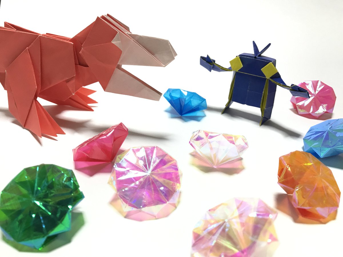 Uzivatel まつもとかずや Na Twitteru 折り紙 折り紙作品 宝石 今まで折ったことないもの折ってみよう とゆーことで 宝石っぽいの 量産しやすいようにとにかく簡単で折りやすい構造にしてみた キレイな色のもあるけど 微妙ナノモアルネー