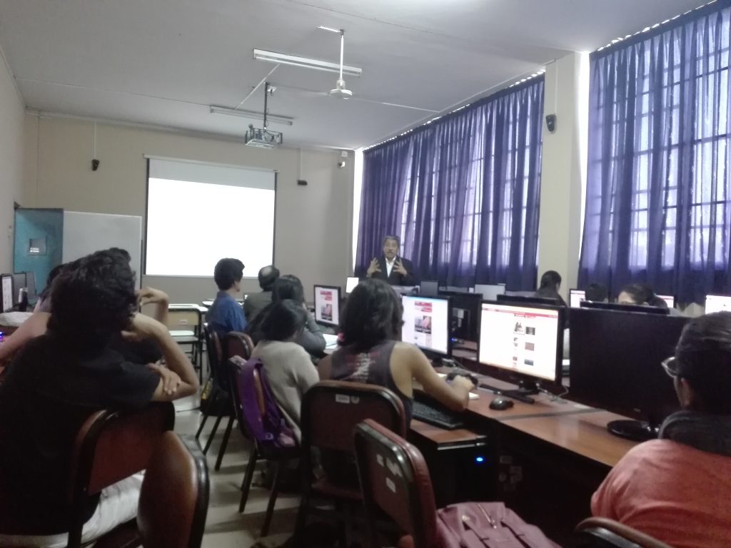 MediaLabUNMSM's tweet photo. #LaRepública y #MediaLabUNMSM iniciaron un proyecto de colaboración con los estudiantes de periodismo de la @UNMSM_ y les permitirá laredacción de contenidos periodísticos y aprender de las nuevas formas digitaleshttp://medialab.letras.unmsm.edu.pe/?p=4907 @larepublica_pe https://t.co/hPf0hIuCUV