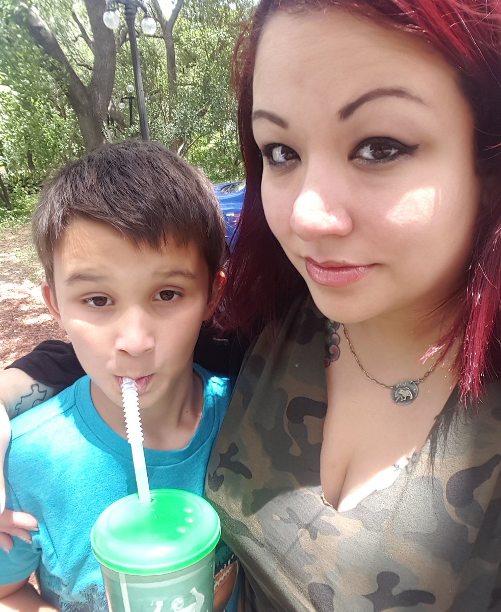 KrystalLinder's tweet photo. Mamabear Stargazer and her cub in the wild 🐻 ❤ https://t.co/5CsVePG1oO