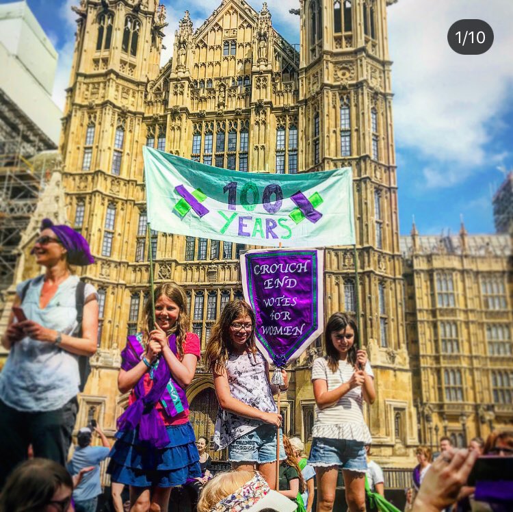 min_erre's tweet photo. Fue un hermoso domingo en el que las calles de Londres se tiΓ±eron de violeta, blanco y verde para celebrar los 100 aΓ±os del voto femenino. #PROCESSION2018 #PROCESSIONSldn https://t.co/9CaH1gs45Y