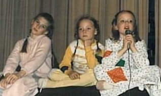 kellymgold's tweet image. #tonydreaming Obligatory Annie production, circa 1981 in (very) rural North Carolina. That's me singing "Maybe"!