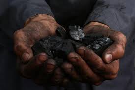 الفاسد كالفحم " الصُخَّام " .. كلما حاول أحدهم تلميعه كلما ازداد سواداً كلما ازدادت يد " المُلَمِعُ " إتساخاً .. كلما ازدادت المنطقة المحيطة تلوثاً ! #شخبطات_سعود #واضح_ولا_أعيد 
ملاحظة : مع احترامي للفحم !